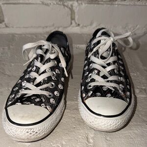All Star Converse shoes used condition size 6 women 4 men. Sold as is.